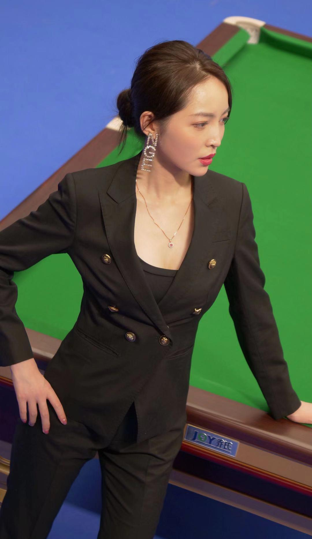 女足球裁判(王钟瑶:最美台球女裁判,酷似世界小姐,魔鬼身材太亮眼)