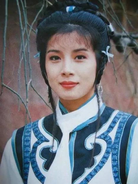 岳翎：气质独特，温婉大方的高清写真集