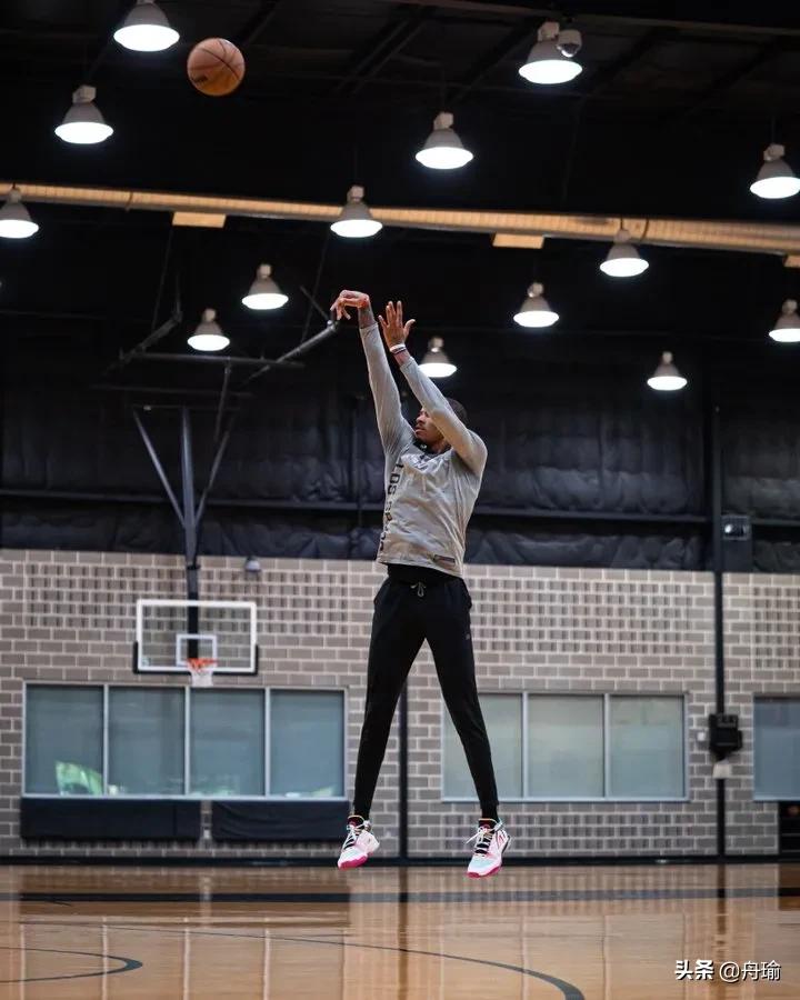 采访nba的媒体有哪些(NBA早报：美媒对比杜库数据，绿军又使盘外招，G4裁判报告出炉)