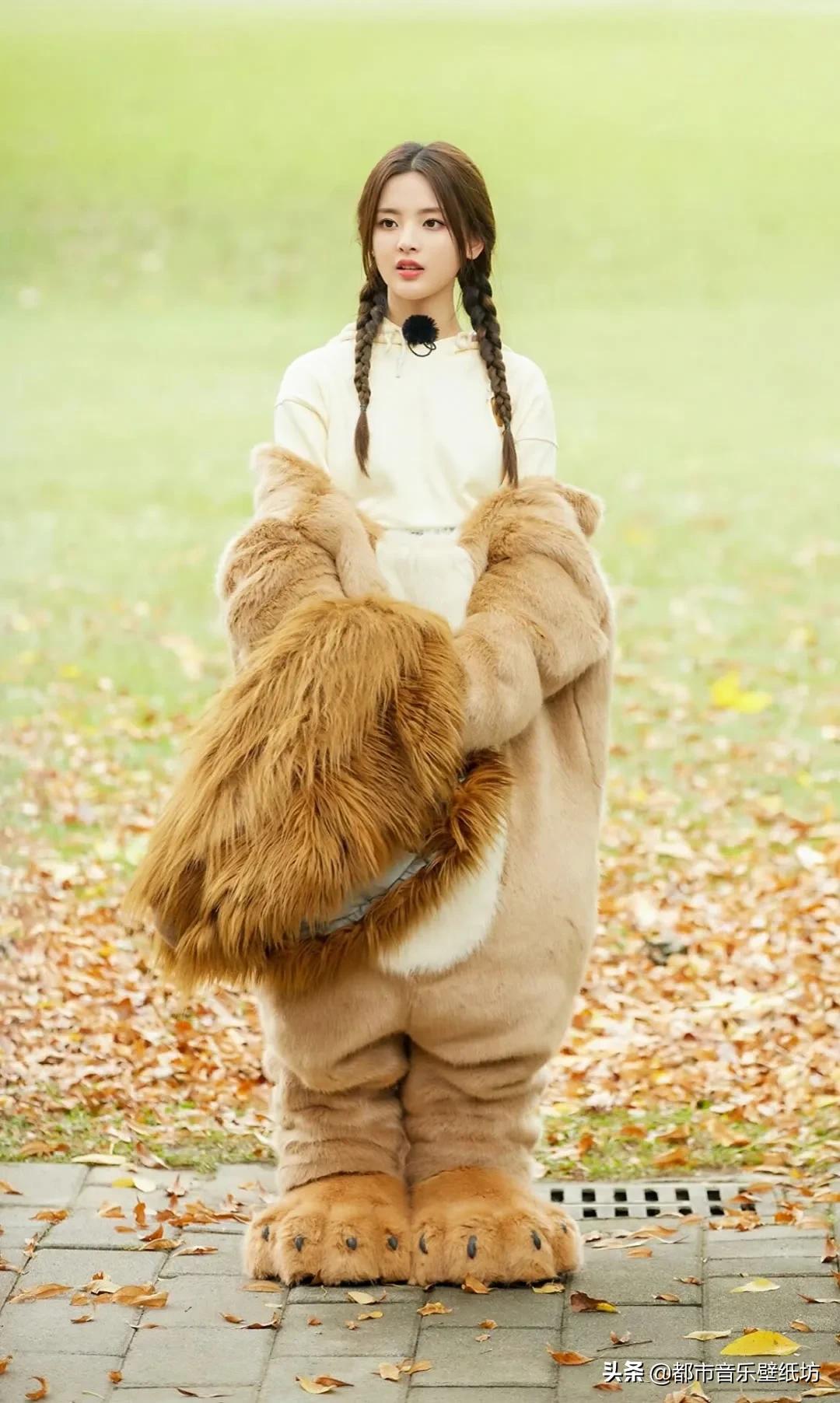 杨超越高清时尚穿搭美图壁纸