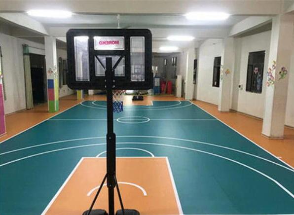 建室内篮球场多少钱？