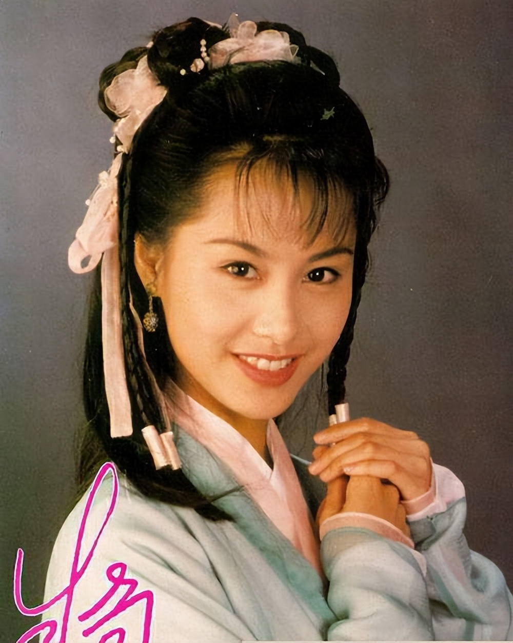 1994年8月1日 ,与张智霖合演电视剧《射雕英雄传》,扮演黄蓉一角;年底