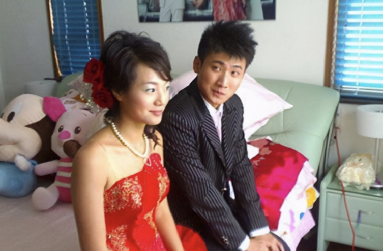 朱丹嫁给周一围:婚后有爱也有泪,4年生2娃,在卑微中幸福