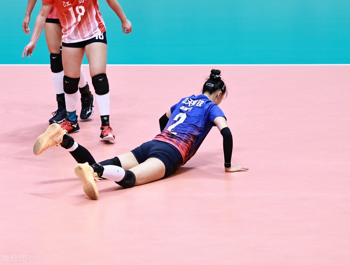 女排是否还存夺冠希望（张常宁接近退役？知名解说员爆猛料，中国女排损失巨大，球迷遗憾）