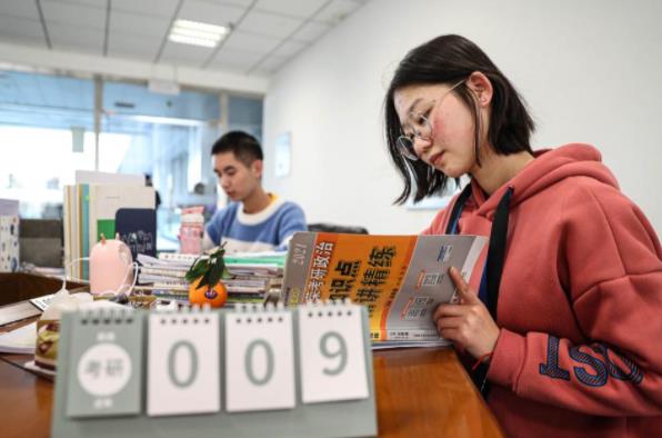 为抢人才这所大学拼了，录取就奖励15万奖学金，考研党却很犹豫