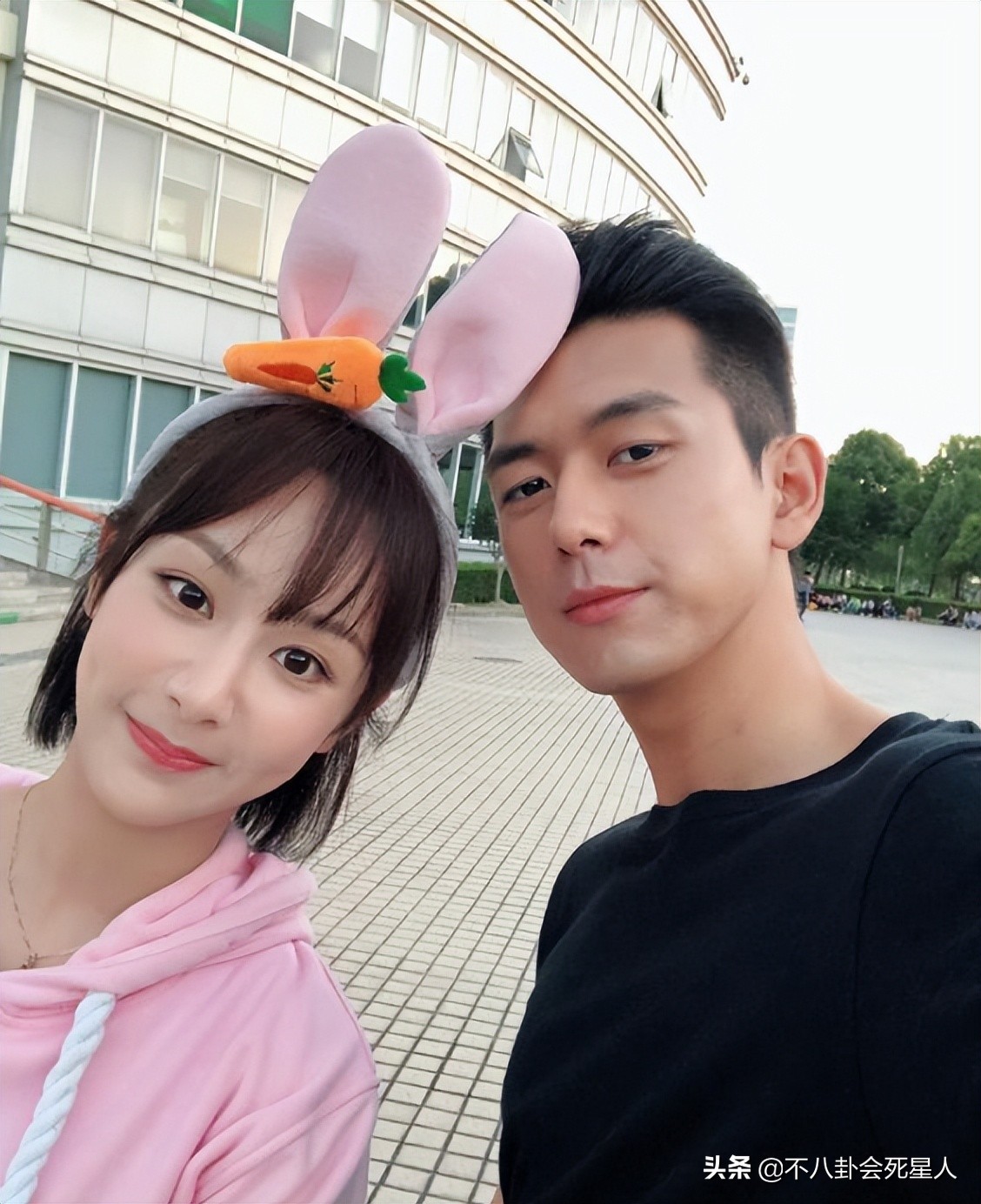 单看个个是美人，合照却开“大头特效”，这些女星被“虐惨”