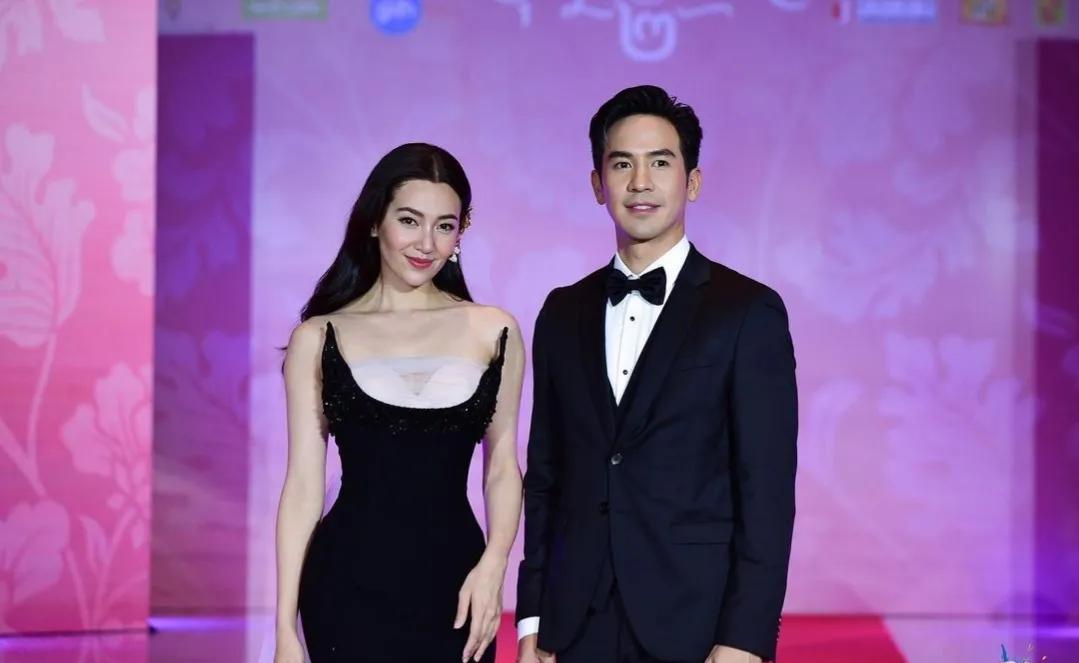 泰星bella一身黑裙出席《天生一对2》活动～网友：和pope好配哇