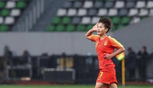 看咪咕直播付費(fèi)吧（女足中韓決戰(zhàn)直播哪里看，電視轉(zhuǎn)播或仍有機(jī)會(huì)，網(wǎng)絡(luò)平臺(tái)多家可選）