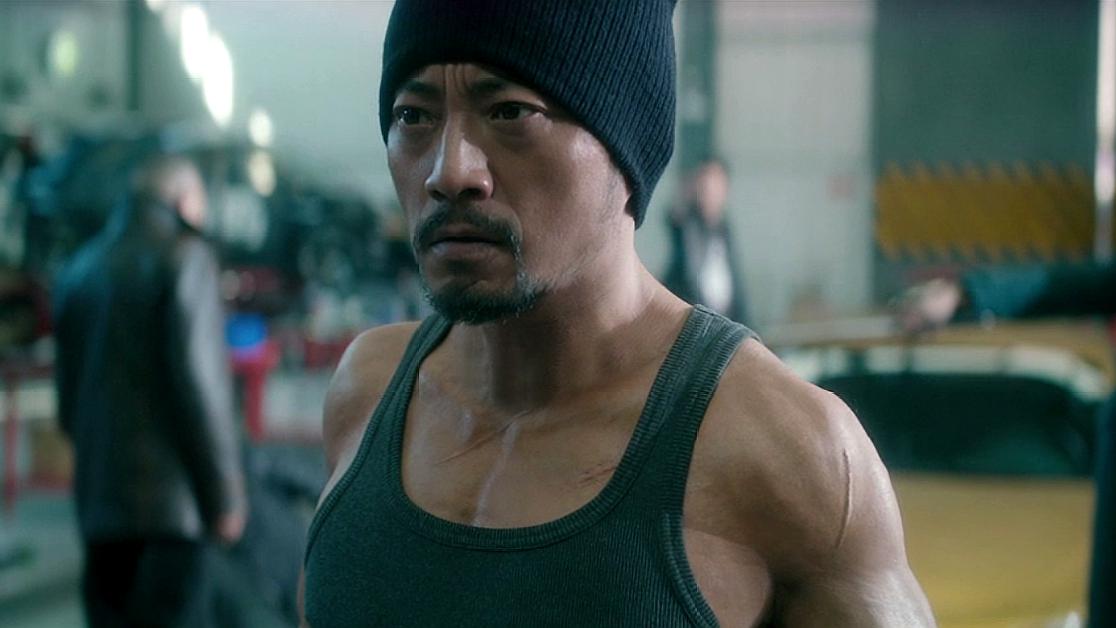 "弄虚作假"的大明星们,肌肉是假的,头发是假的,甚至身高也假