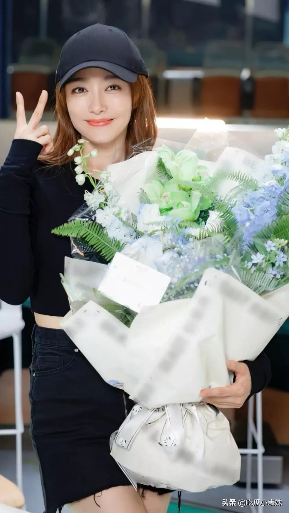 秦岚，美艳绝伦，网友：我的女神