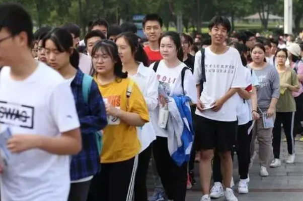 如果高考“开卷”让带一样物品，你会带啥？“学神”的回答太精彩