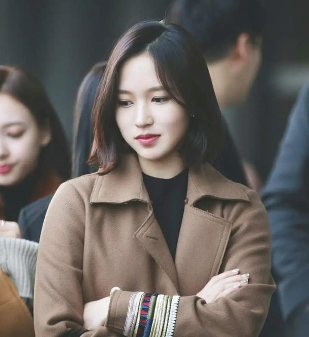 最近因美貌而受到广泛关注的TWICE成员Mina究竟是怎么回事呢？