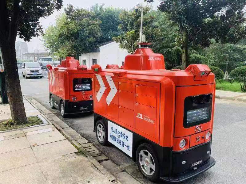 接力“最后100米”！无人驾驶快递车在封控区上岗