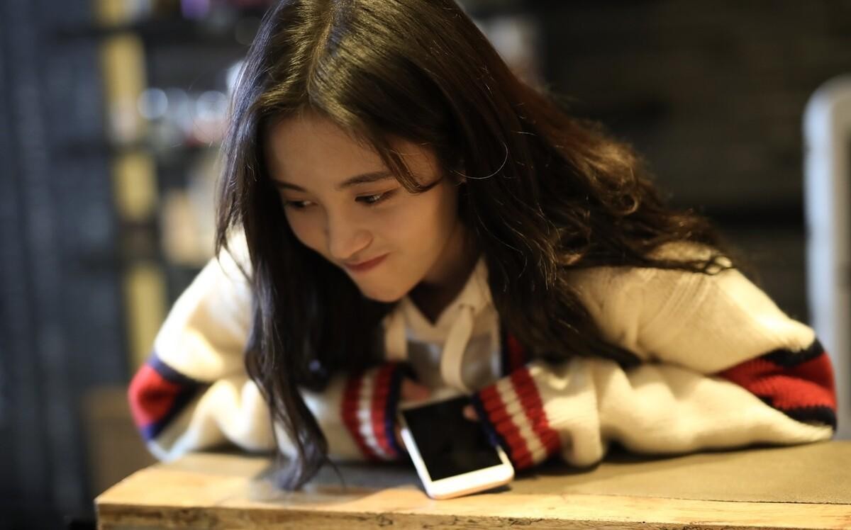 鞠婧祎图片最新照片(鞠婧祎私下表情还挺丰富的)
