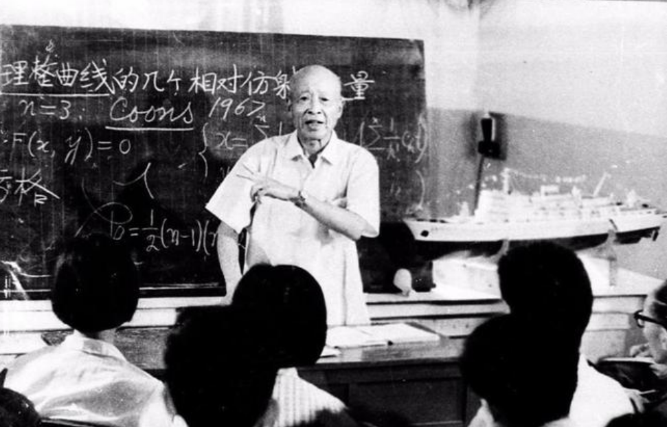 2003年，著名数学家苏步青在上海逝世，身上装着一张日本女士照片