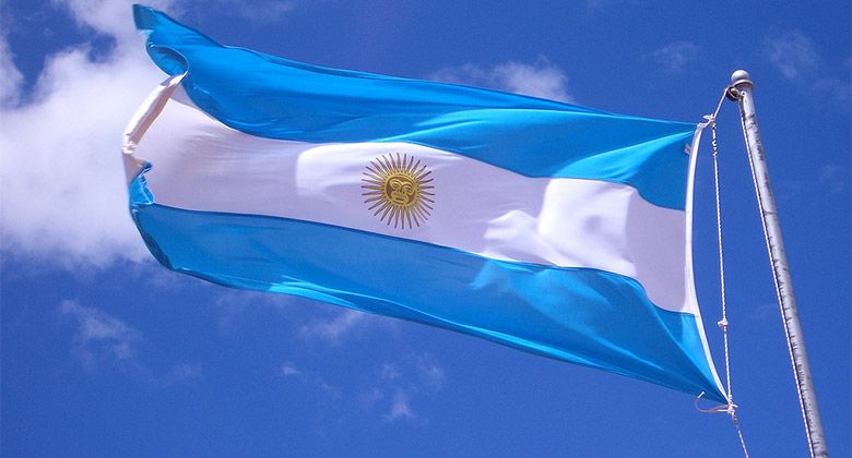重新夺回大力神杯！阿根廷人夺冠背后，该国经济早已千疮百孔