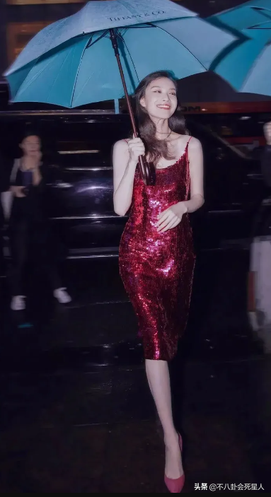溜肩膀、虎背熊腰，小短腿，上海电影节红毯才是真暴露明星缺陷