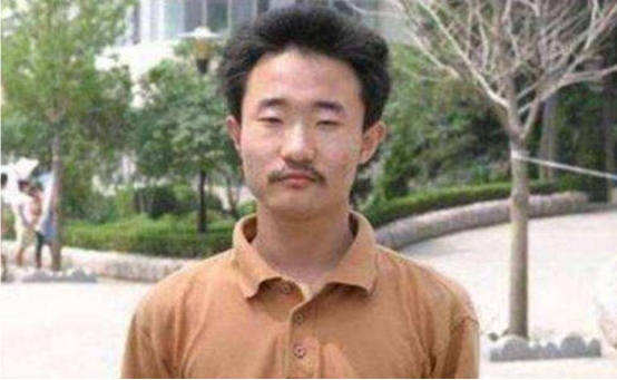 2004年山东高考状元，考得749分，差一分满分，后来在做什么呢？