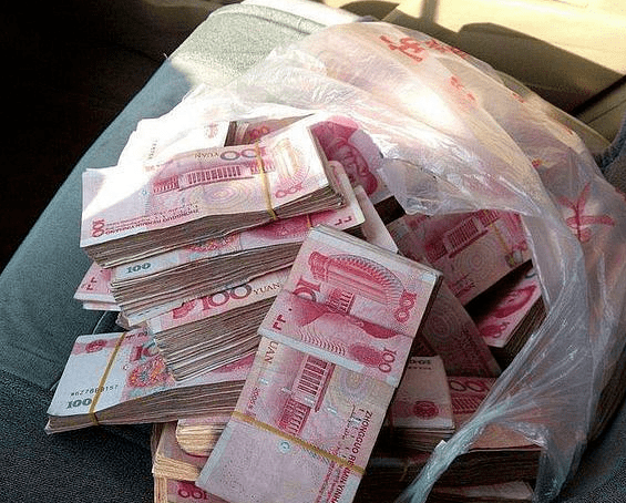 可想而知,成长在这样的环境当中,刘思琦根本就不会把钱当一回事;毕竟