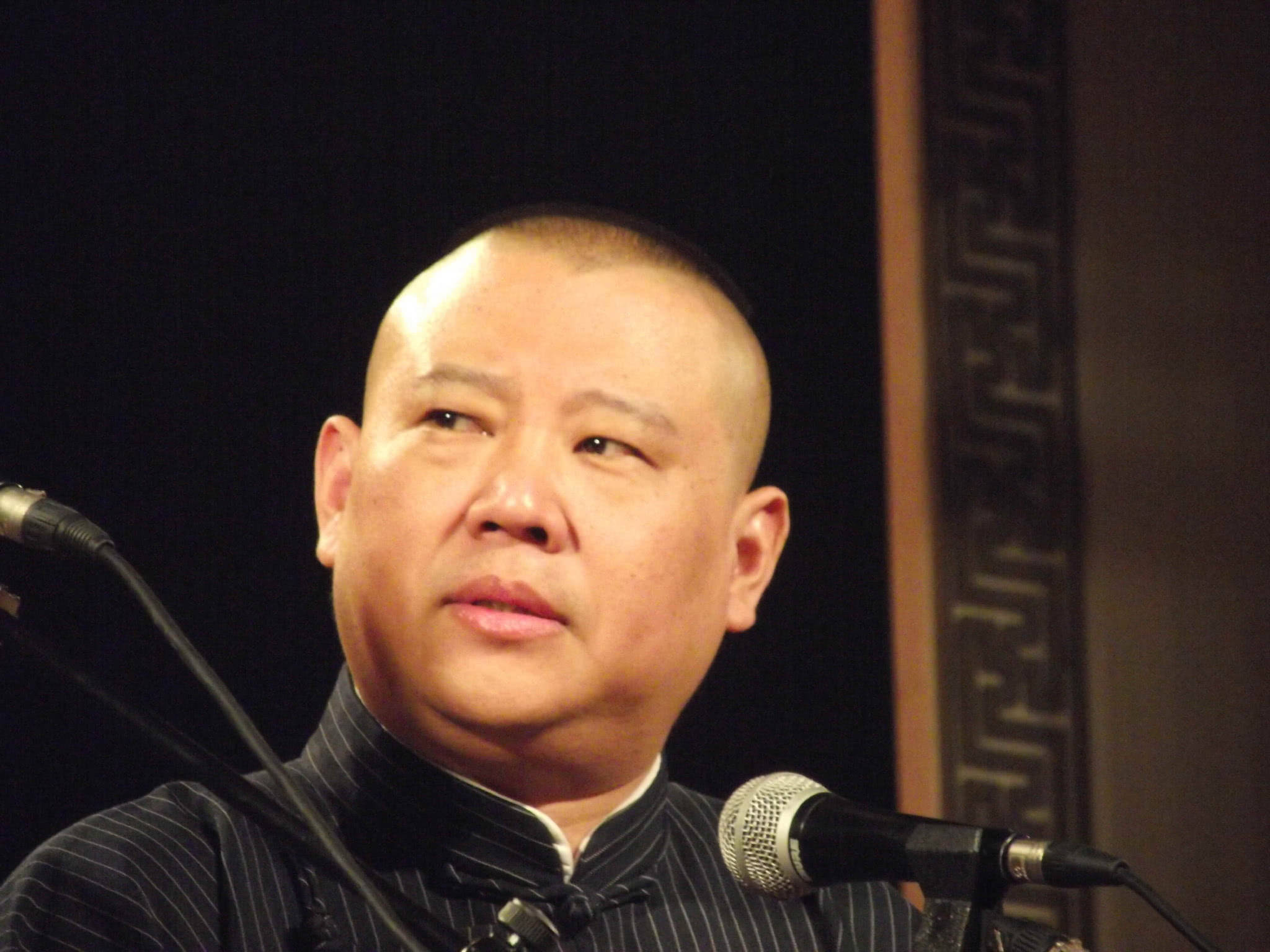 体制内演员嘲讽郭德纲:侯耀文墓地6年没见郭德纲扫墓,懂了么?