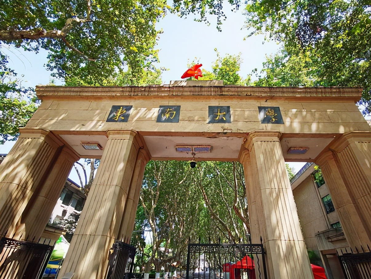 江苏高校划分为五个档次，第一档次毋庸置疑，江苏大学位列第三档