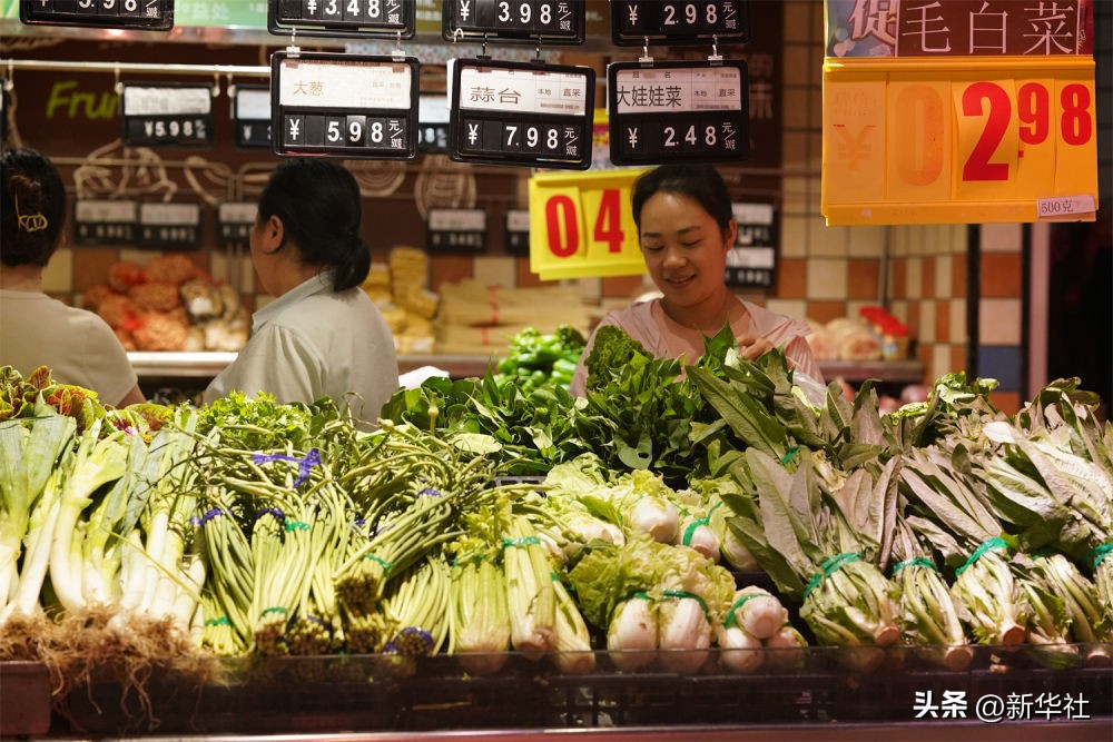 凝心聚伟力 奋进谱华章——写在共和国73周年华诞之际