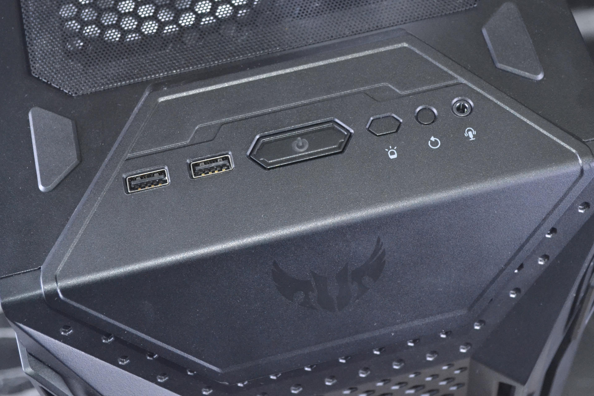 虎年桌面升级日记：华硕ASUS TUF GT301火枪手中塔机箱