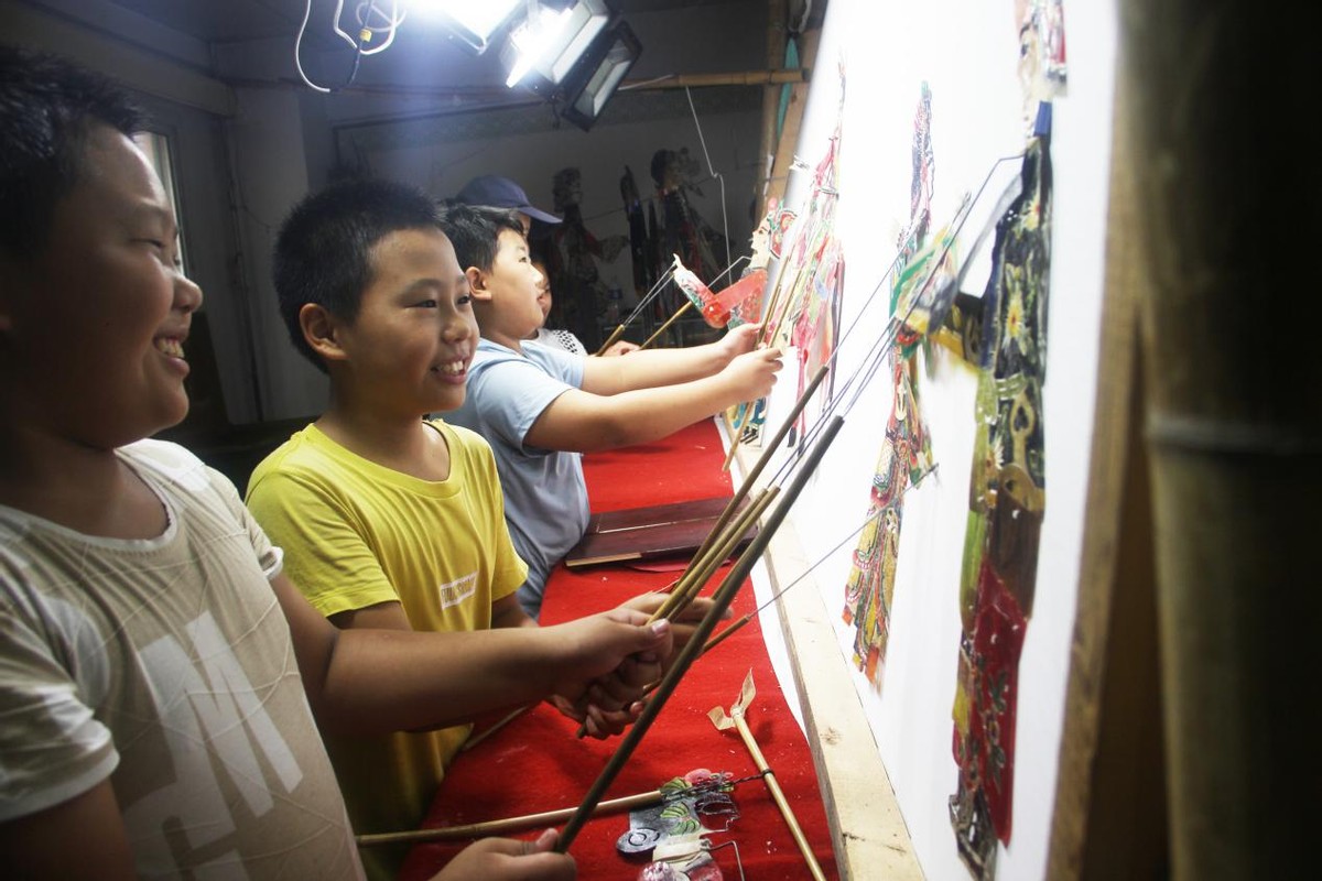 唐山市丰润区文化馆开设皮影戏暑期小课堂