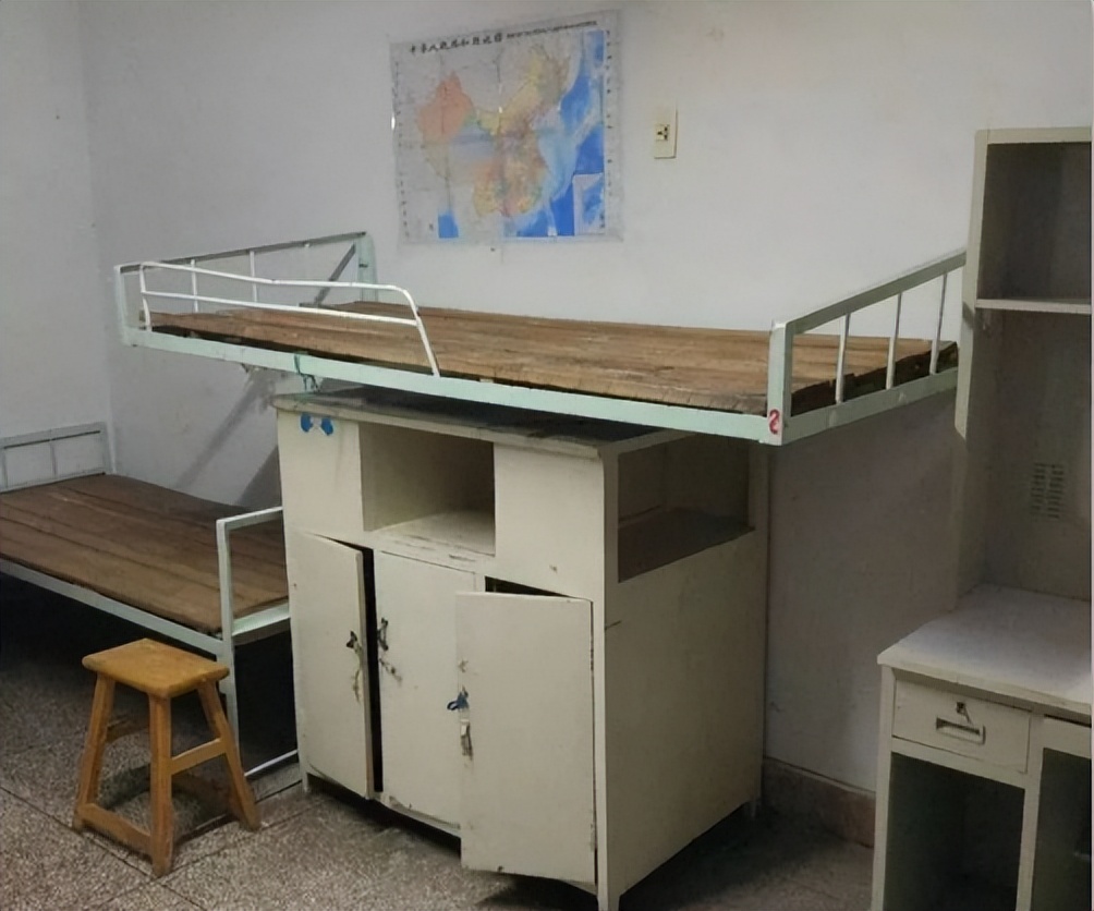 各大高校晒出宿舍环境，研究生看后不淡定了，直言：不想读了