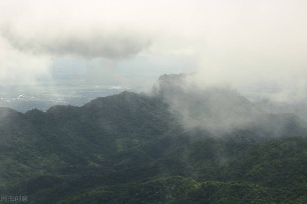 冬雨绵绵撒冬衣 遥望冬山思冬雨 寒风刺骨划面过 凉言冷语冻人心