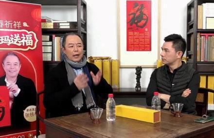 “皇帝专业户”张铁林：改国籍，字画卖十万，痴恋女学生不负责