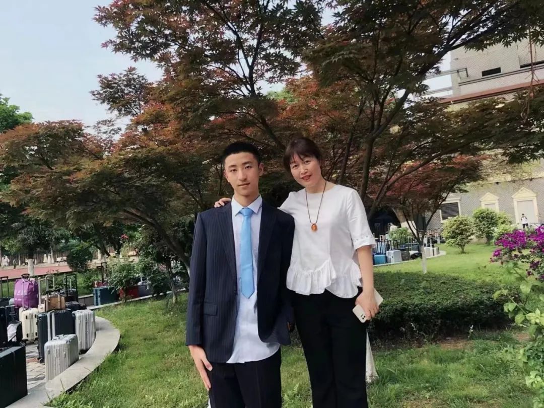 意义非凡！18岁与20岁的青春对话，成都盐外新阶段，学子的新起航