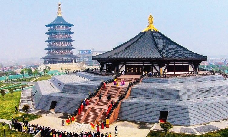 洛阳市政府立即组建考古团队,进行连夜发掘.