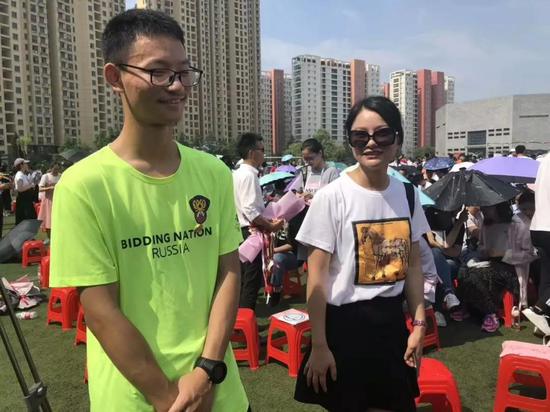 “励志考生”王恒杰：高考结束跪谢母亲，635分为何放弃985名校？