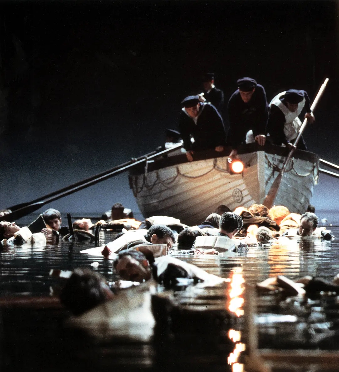 丧尸潮海啸来袭电影免费观看(评分最高十部灾难片，《后天》未进前三，《泰坦尼克号》实至名归)