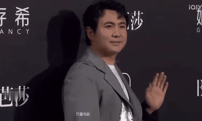 男明星在红毯上作的“怪”，穿丑衣、爱作妖，风头出尽