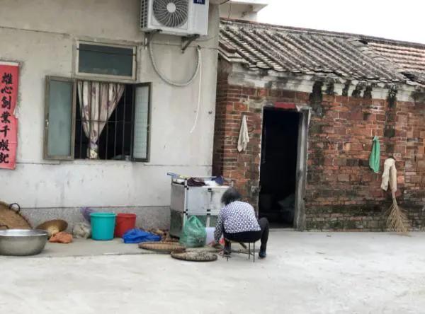 全红婵家境贫寒母亲还患病，当初为何不收私企赠予的房产和商铺？