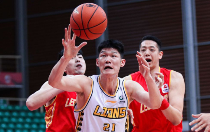 cctv5在线直播CBA（CCTV5直播！CBA重头戏上演，孙铭徽PK超级外援，胡金秋大战沈梓捷）