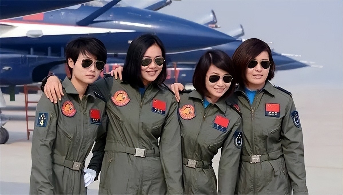 2016年首批歼击机女飞行员余旭，跳伞时因撞到僚机副翼，不幸牺牲