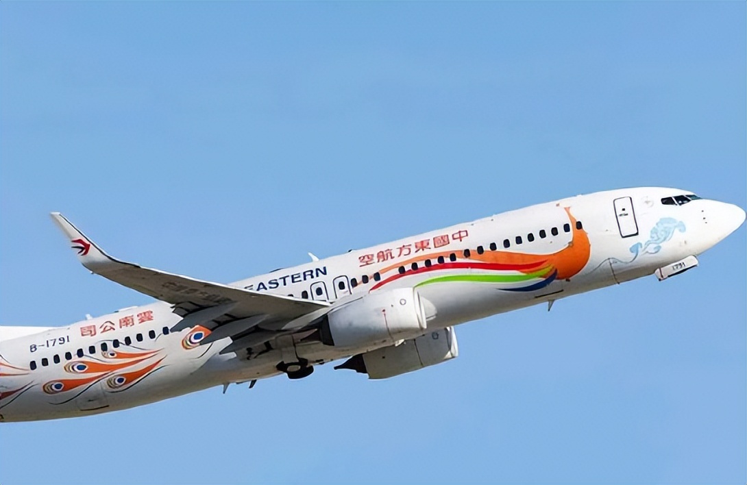 东航飞机坠毁20小时后,搜救现场发现一张乘客手写字条,太戳心了!