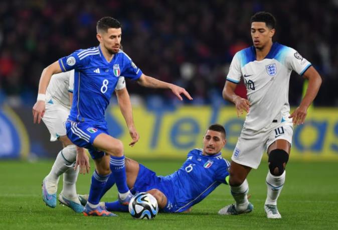 欧洲足坛疯狂一夜：英格兰2-1意大利，葡萄牙4-0，C罗破世界纪录