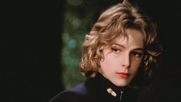 看似风光无限,实则如履薄冰,事事听令的肖战,也会羡慕朱一龙吧