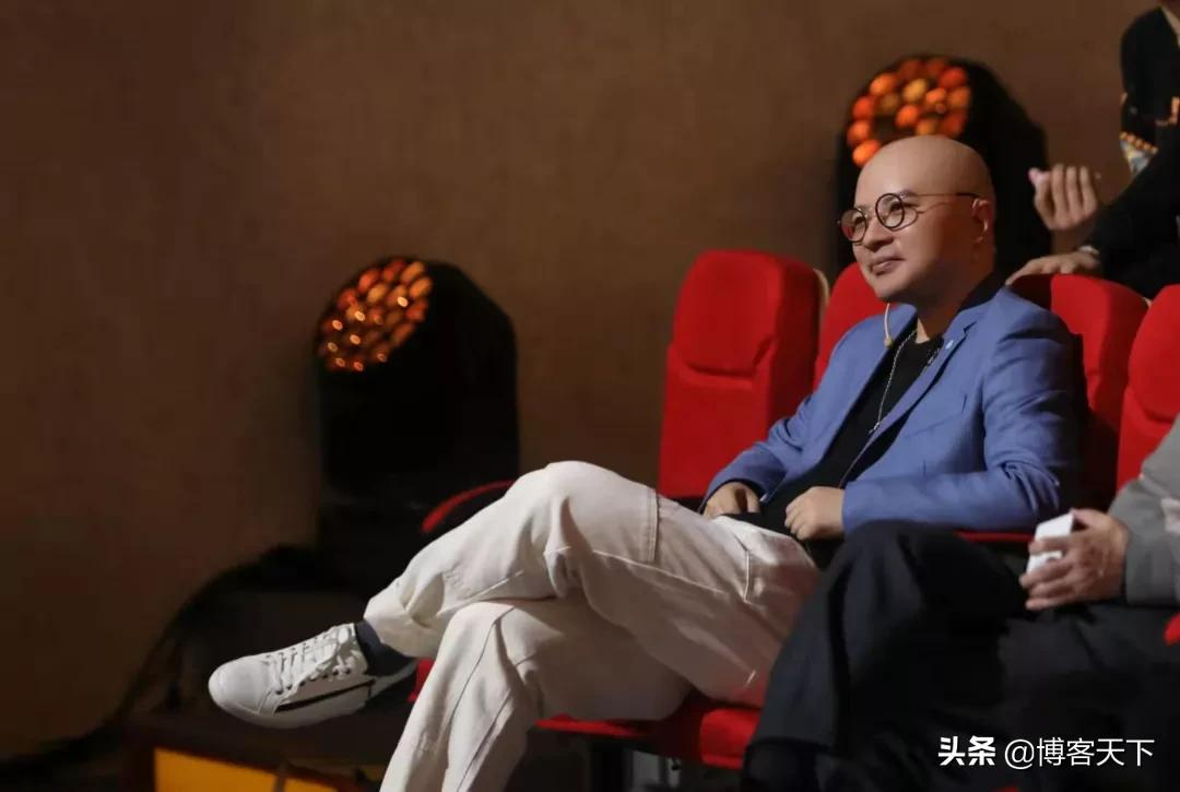 易小星：时代不一样了，缝纫机变成了电脑