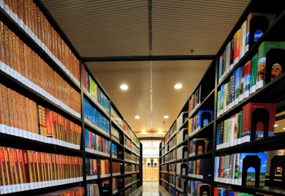 ​清华大学清一色的“苹果电脑”，引起众人嘲讽，网友评论值得深思