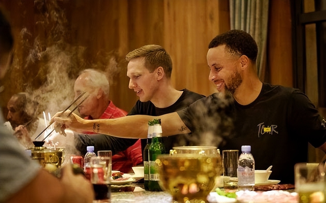 nba球员为什么自己带盒饭（NBA球星年薪千万，上班还要自己带饭？这里面藏着大学问）