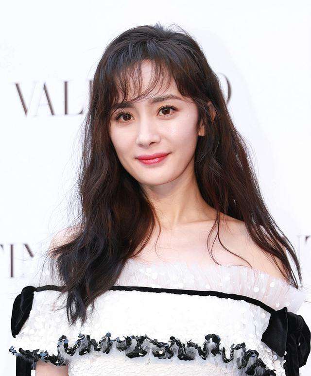 5位被"齐刘海"耽误的女星,露额头大气明艳,齐刘海却秒变路人