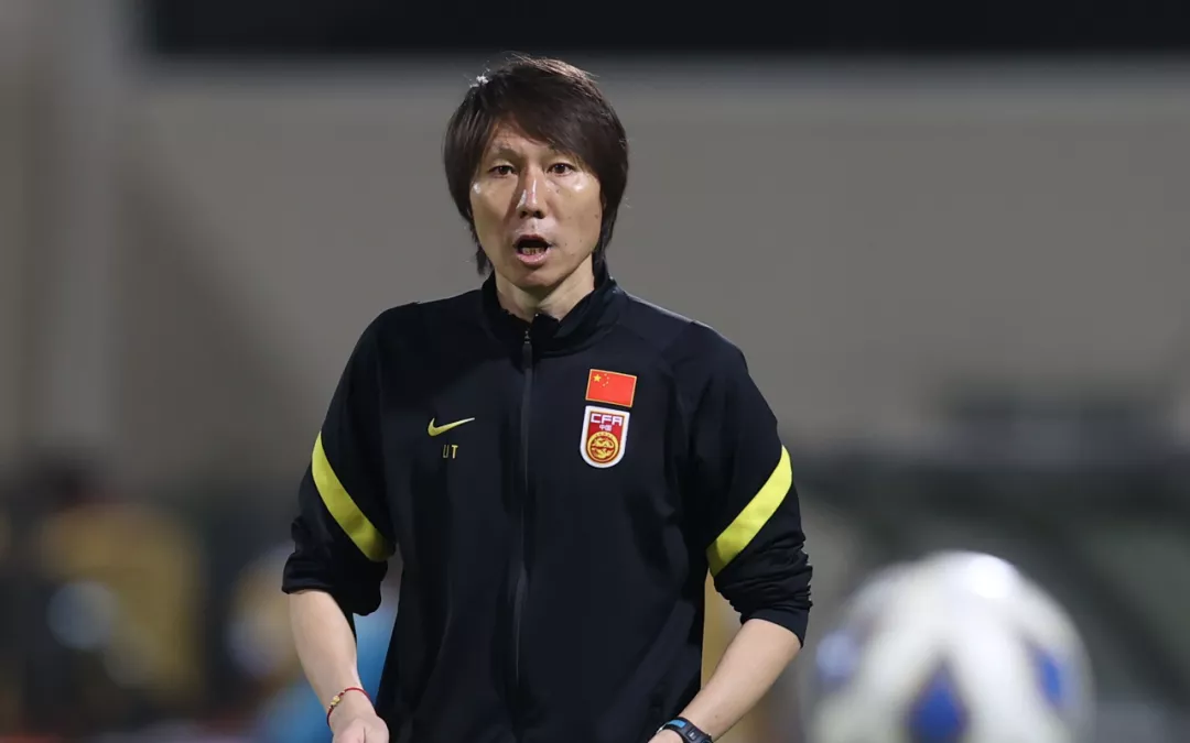 袁弋出任新任主帥（李鐵辭職，李霄鵬接任中國男足主教練）