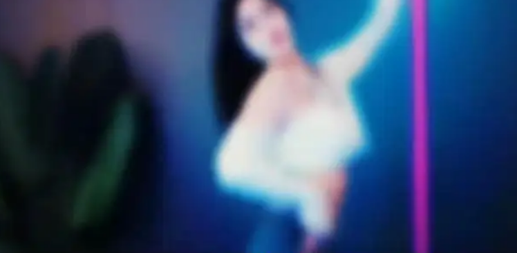 59岁“榜一大哥”：卖房、借网贷打赏女主播，200万花完后被拉黑