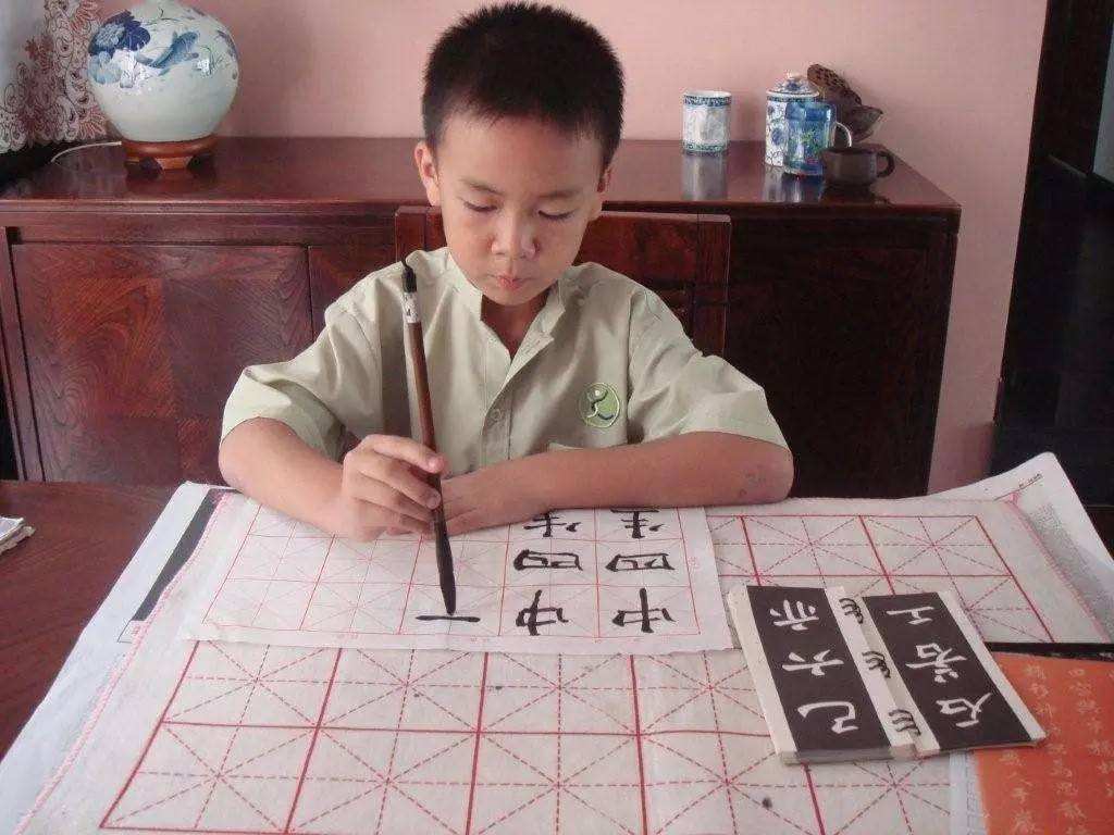 山西老汉张喜才：苦练书法50年，8年抄完四大名著，却被批无意义