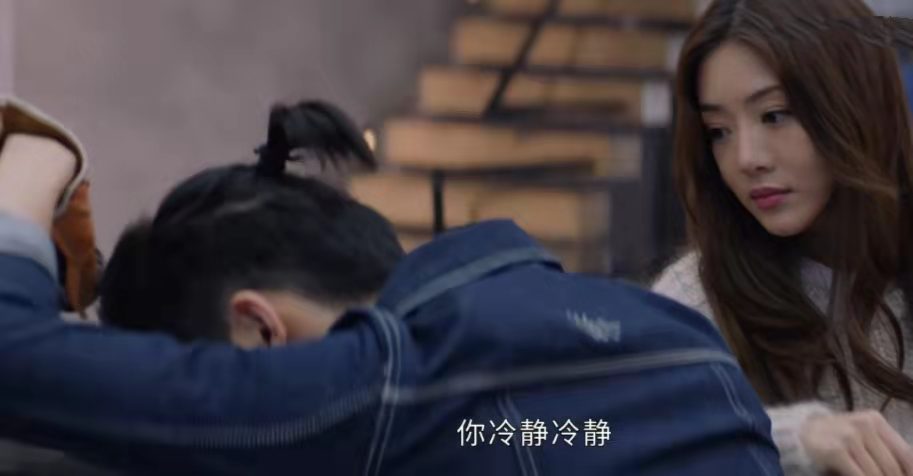 《回廊亭》首播两集，三个细节悬疑感拉满，程成不想认爹是装的？